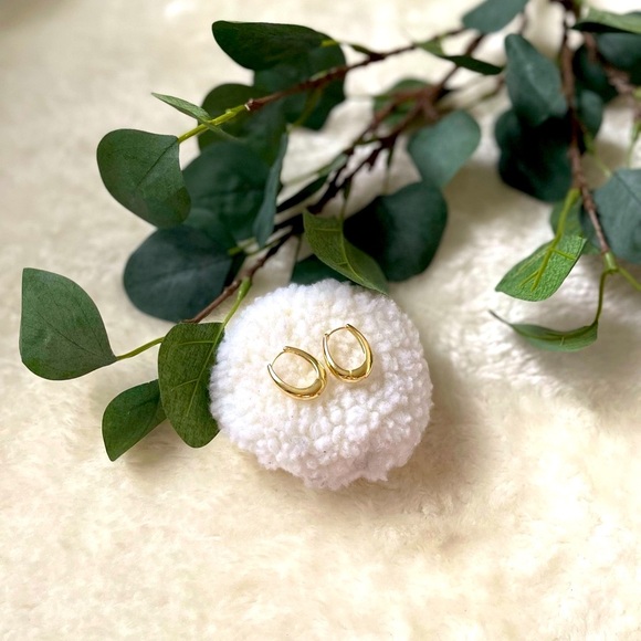 Gold Minimalist Spiral Earrings - Picture 9 of 9